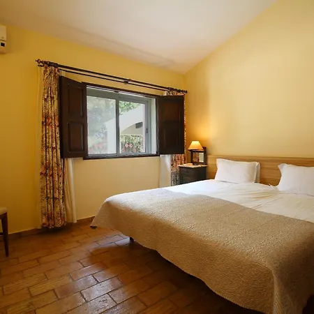 Quinta Dos Vales Wine Estate Country house Estombar